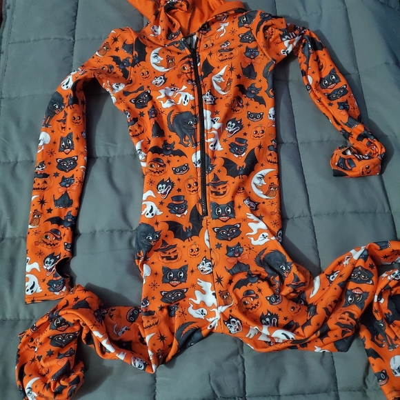 Blackmilk Trick or Treat snugglesuit - Picture 4 of 9
